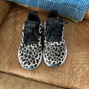 Like new. Excellent condition adidas shoes